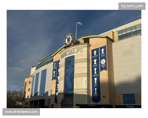 斯坦福桥见证切尔西名宿归来 阿扎尔切赫等传奇齐聚引发热烈欢呼